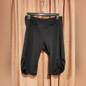 Gaiam Yoga/ Active Shorts Knee Length